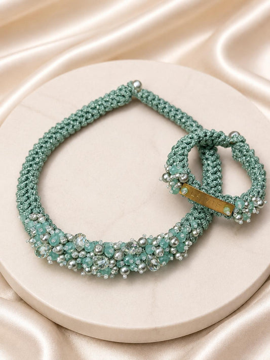 Handgefertigtes Schmuckset – Macramé-Halskette & Armband in Salbeigrün & Silver Mint