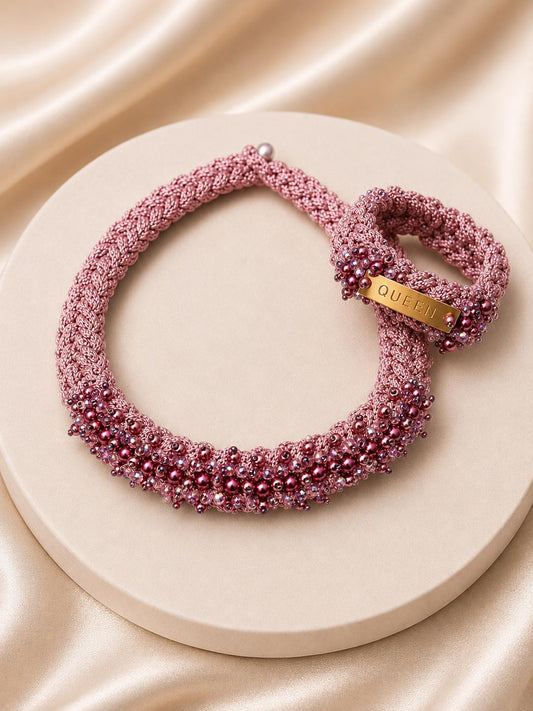 Handgefertigtes Schmuckset – Macramé-Halskette & Armband in Altrosé & Royal Berry