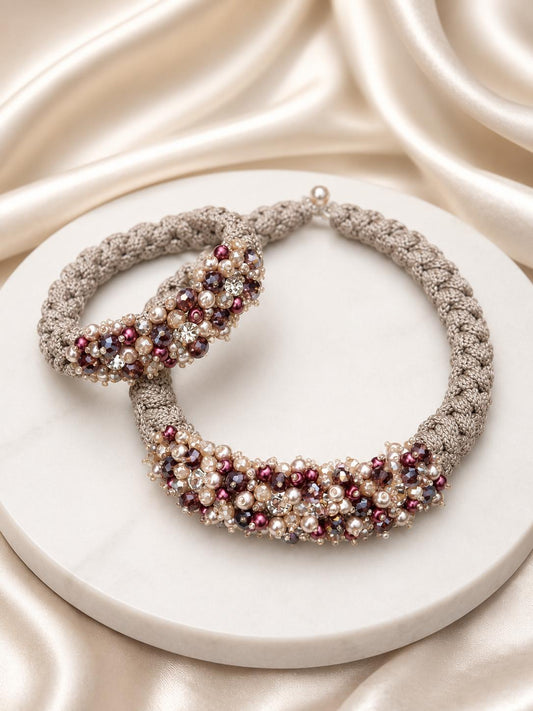Handgefertigtes Schmuckset – Macramé-Halskette & Armband in Taupe & Edles Bordeaux