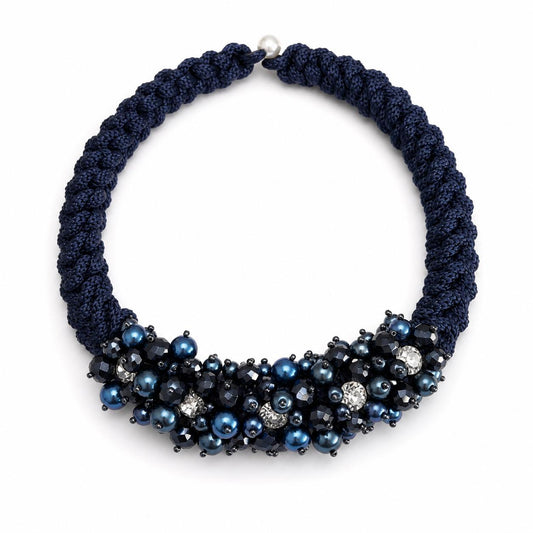 Halskette - Handgefertigtes Prachtstück in Deep Blue & Kristall